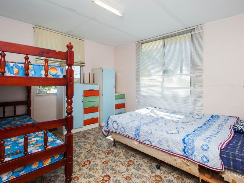 22 Milton Avenue, Paradise Point QLD 4216