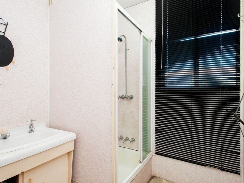 22 Milton Avenue, Paradise Point QLD 4216
