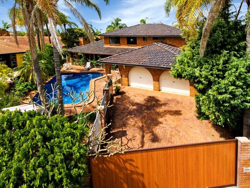 8 Kagi Court, Runaway Bay QLD 4216