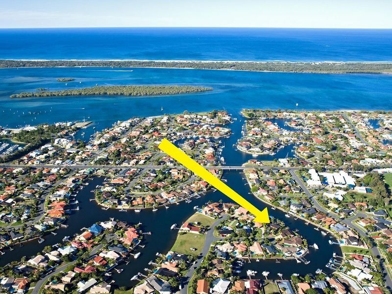 8 Kagi Court, Runaway Bay QLD 4216