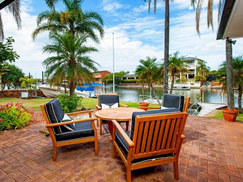 8 Kagi Court, Runaway Bay QLD 4216