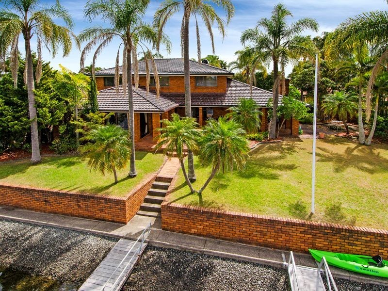 8 Kagi Court, Runaway Bay QLD 4216