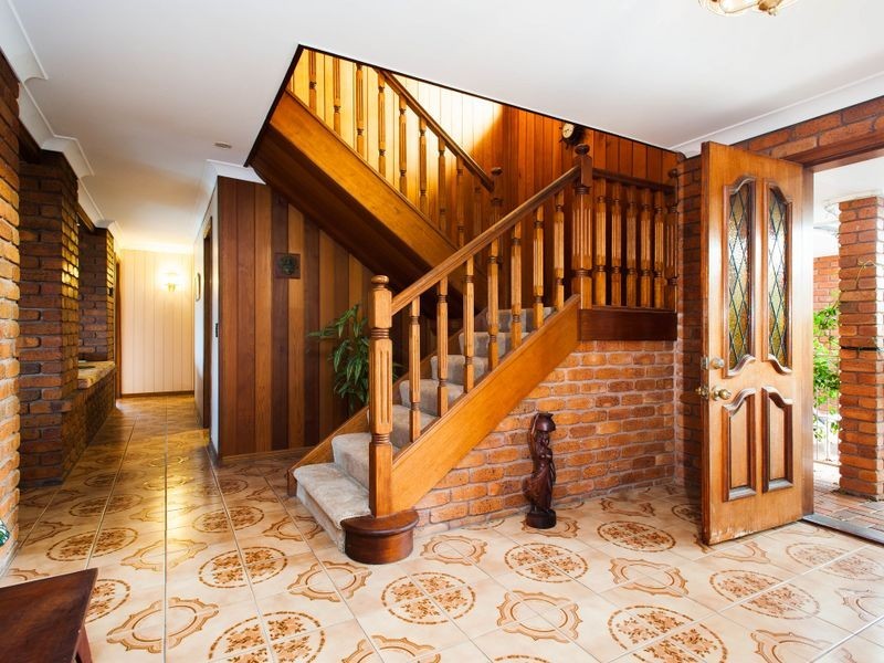 8 Kagi Court, Runaway Bay QLD 4216