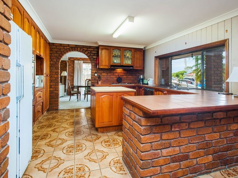 8 Kagi Court, Runaway Bay QLD 4216