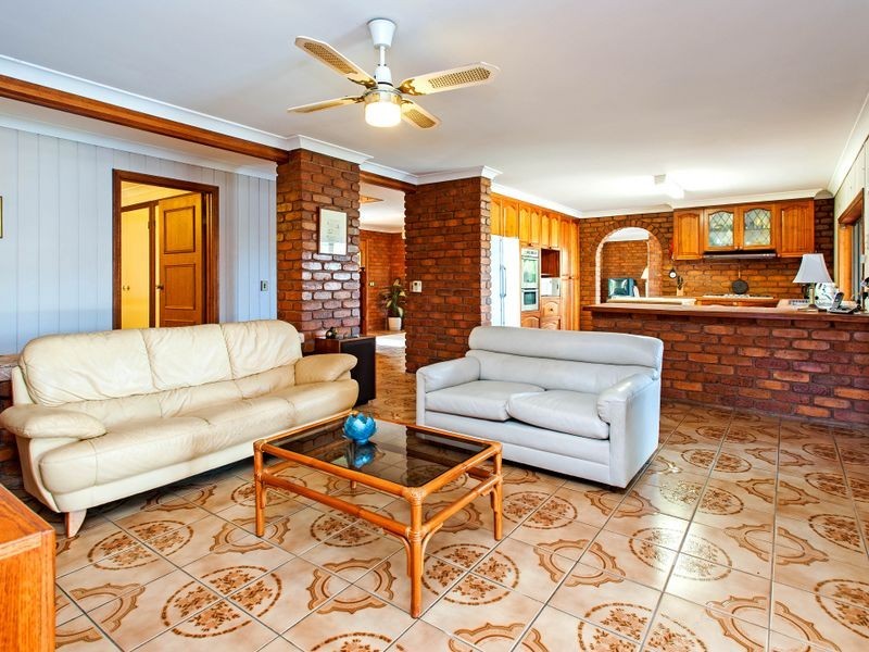 8 Kagi Court, Runaway Bay QLD 4216