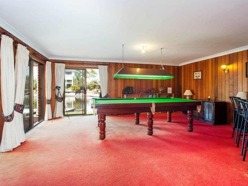 8 Kagi Court, Runaway Bay QLD 4216