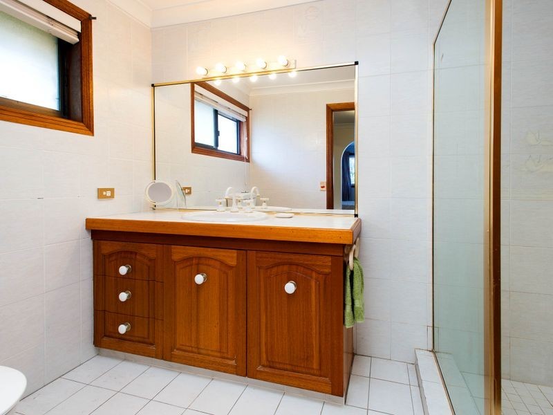 8 Kagi Court, Runaway Bay QLD 4216