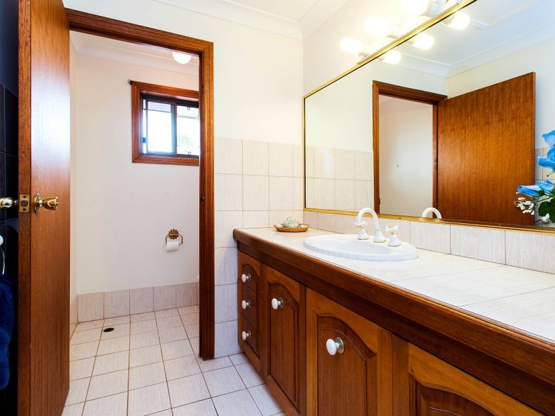 8 Kagi Court, Runaway Bay QLD 4216