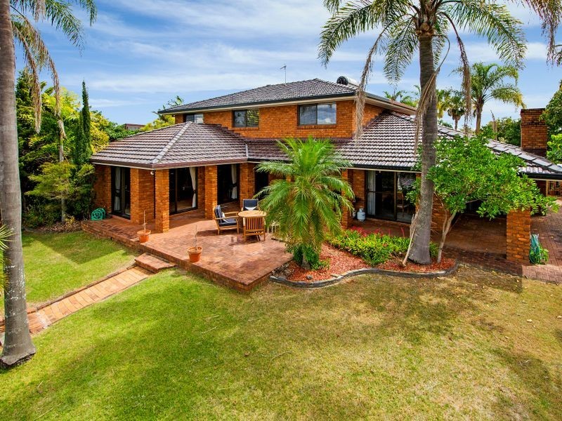 8 Kagi Court, Runaway Bay QLD 4216