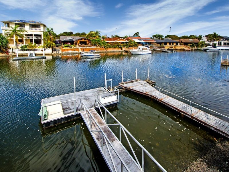 8 Kagi Court, Runaway Bay QLD 4216