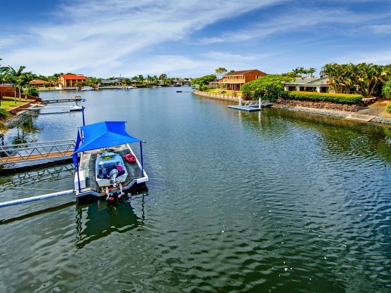 8 Kagi Court, Runaway Bay QLD 4216