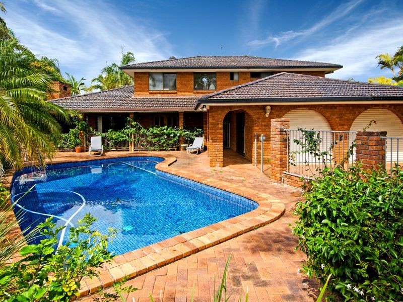 8 Kagi Court, Runaway Bay QLD 4216