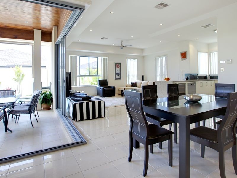 25 Rhodium Crescent, Hope Island QLD 4212