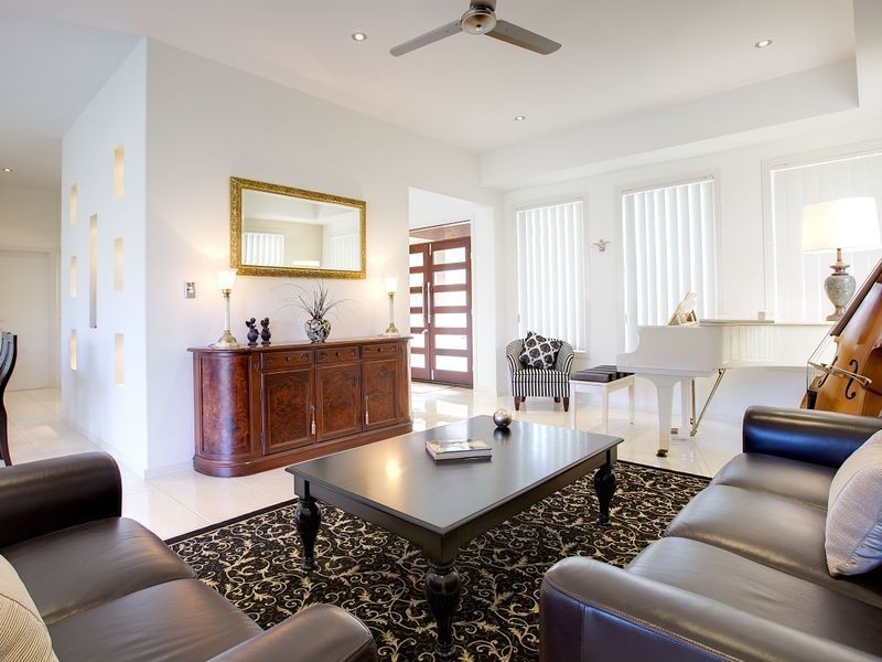 25 Rhodium Crescent, Hope Island QLD 4212