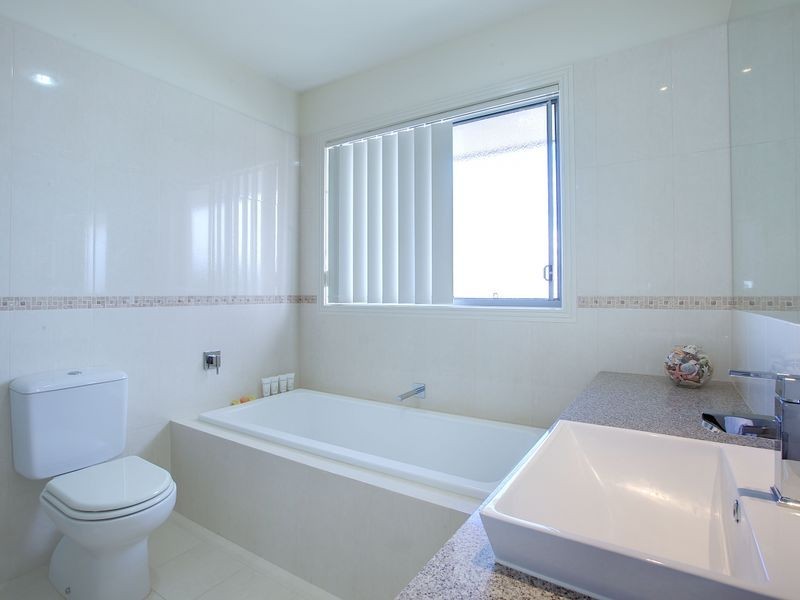 25 Rhodium Crescent, Hope Island QLD 4212