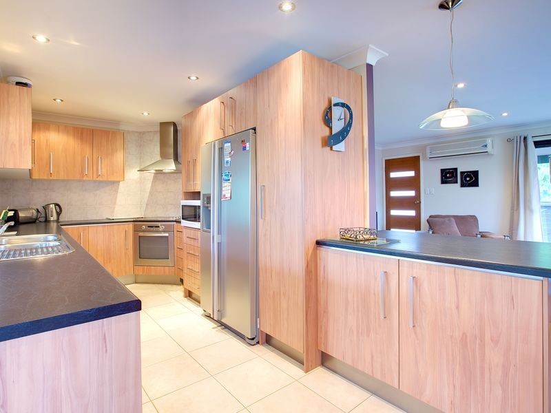 11 Buddeh Street, Hope Island QLD 4212