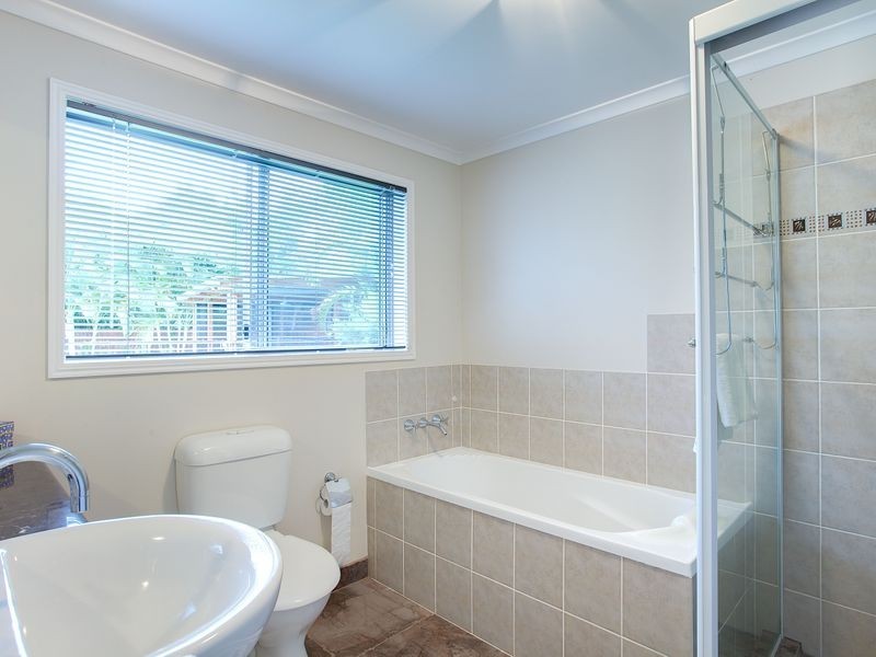 11 Buddeh Street, Hope Island QLD 4212