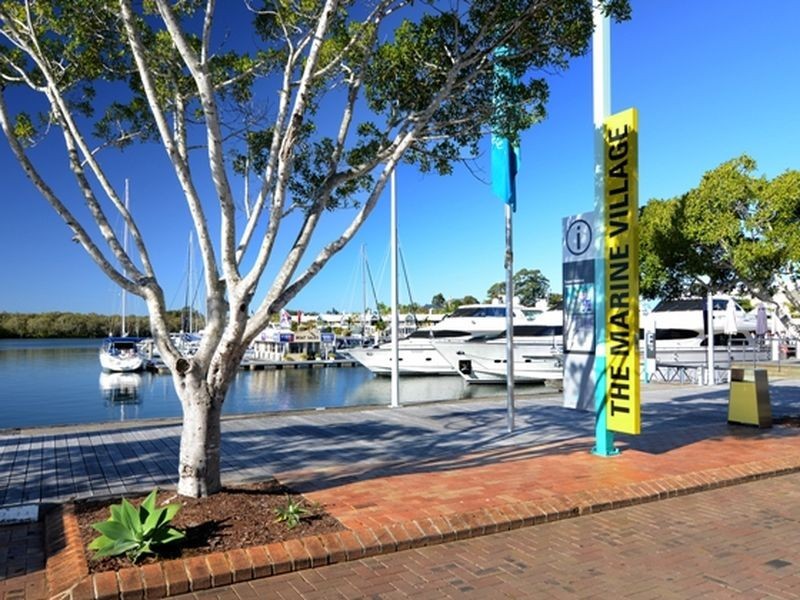 11 Buddeh Street, Hope Island QLD 4212