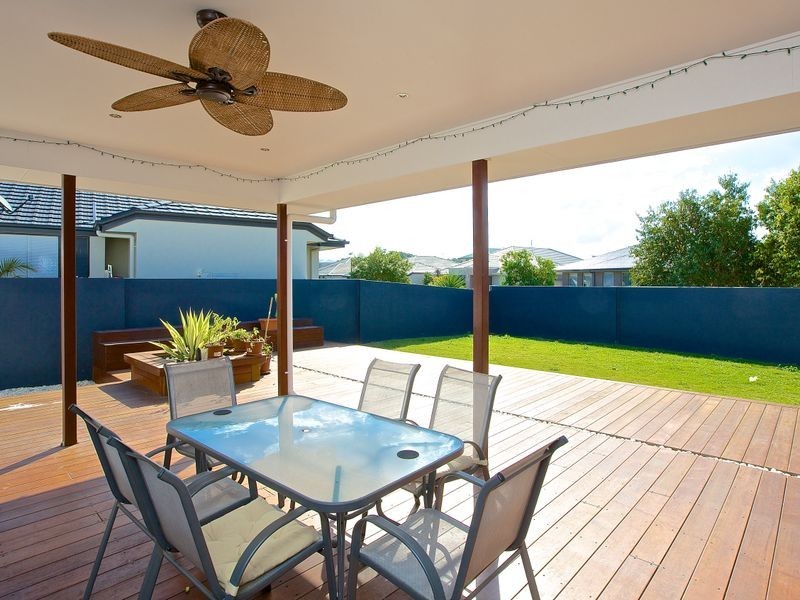 35 Rhodium Crescent, Hope Island QLD 4212