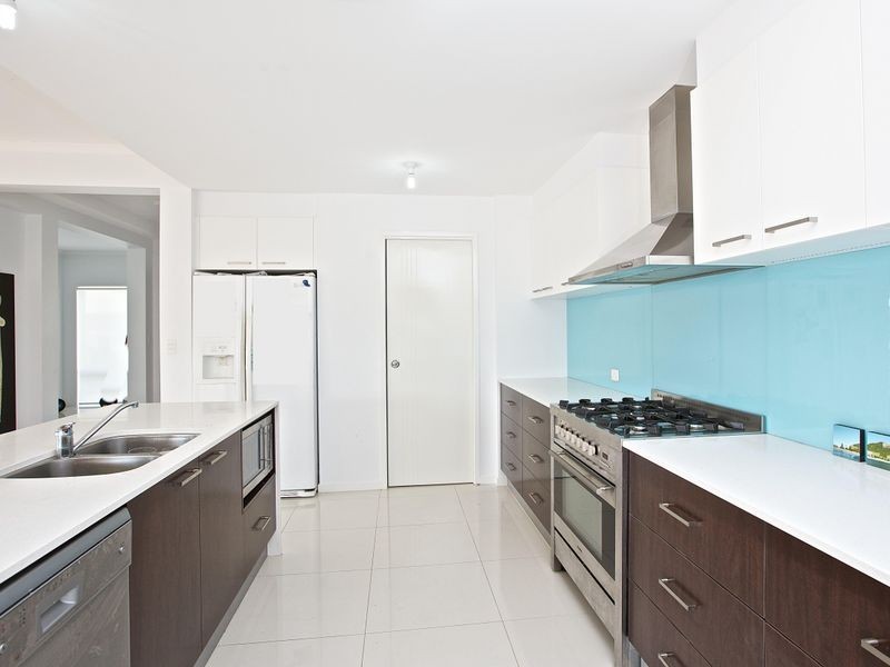 35 Rhodium Crescent, Hope Island QLD 4212