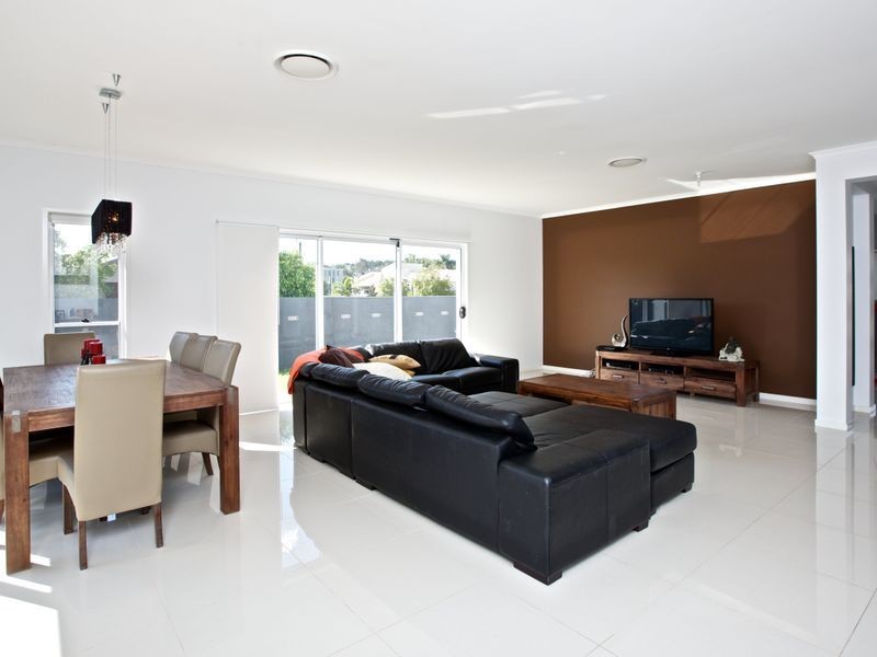 35 Rhodium Crescent, Hope Island QLD 4212