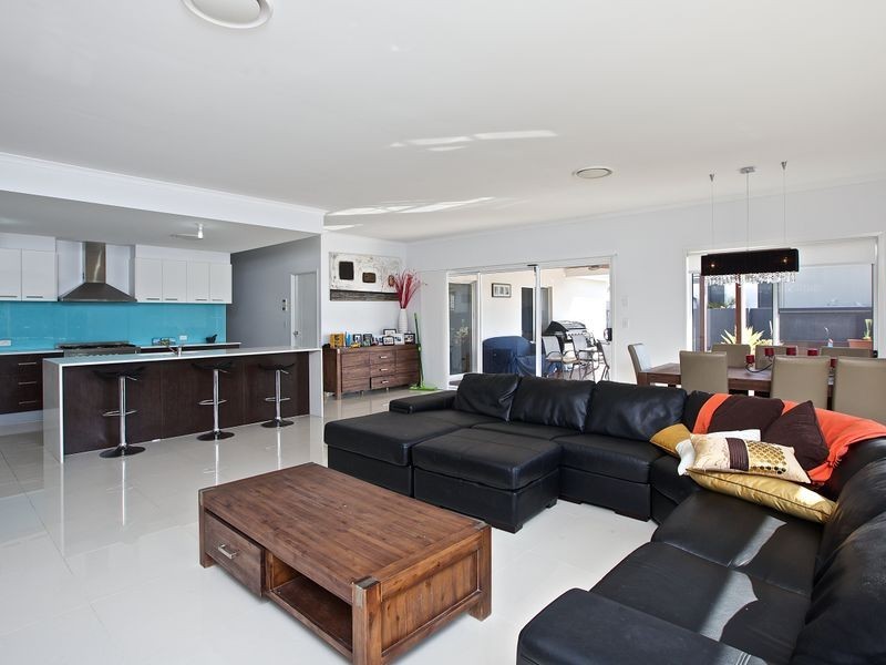 35 Rhodium Crescent, Hope Island QLD 4212
