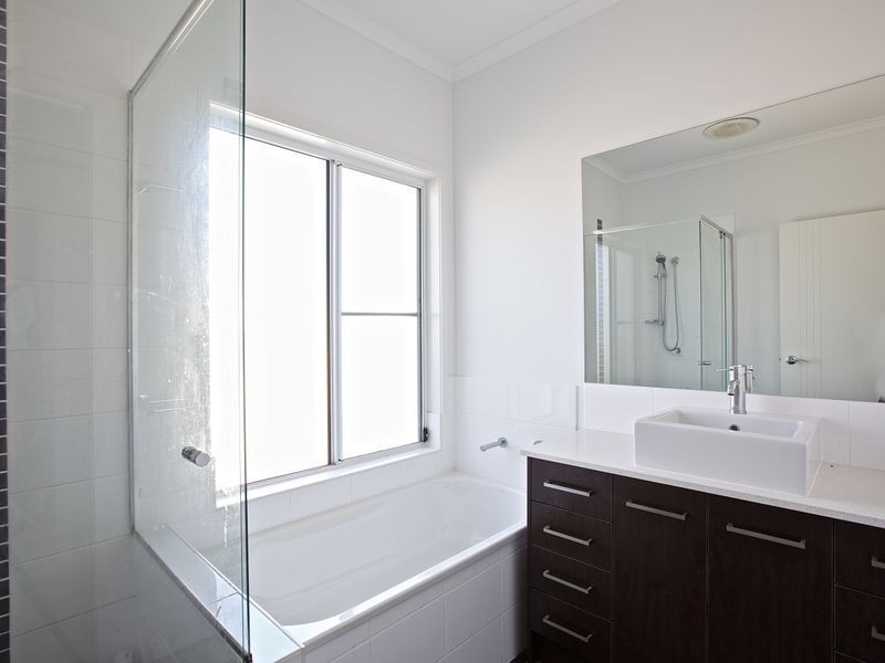 35 Rhodium Crescent, Hope Island QLD 4212