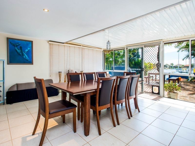 5 Bass Place, Paradise Point QLD 4216