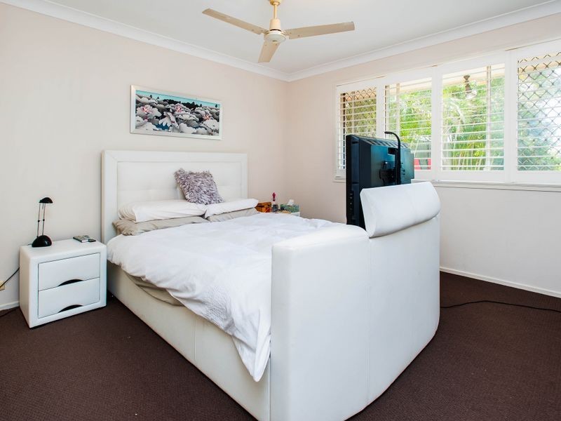 5 Bass Place, Paradise Point QLD 4216