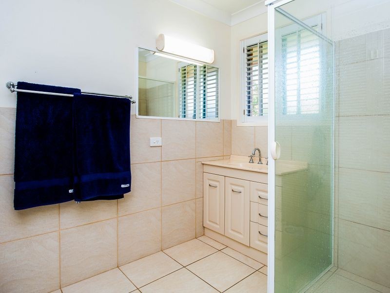 5 Bass Place, Paradise Point QLD 4216
