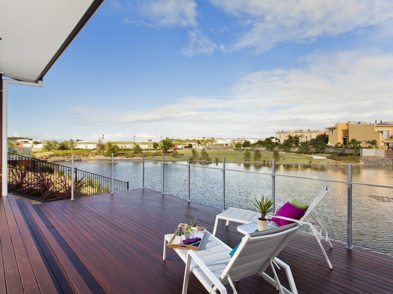 12 Mariner Avenue, Hope Island QLD 4212