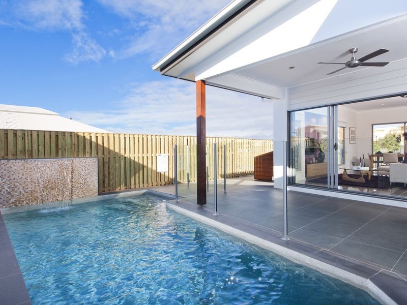 12 Mariner Avenue, Hope Island QLD 4212