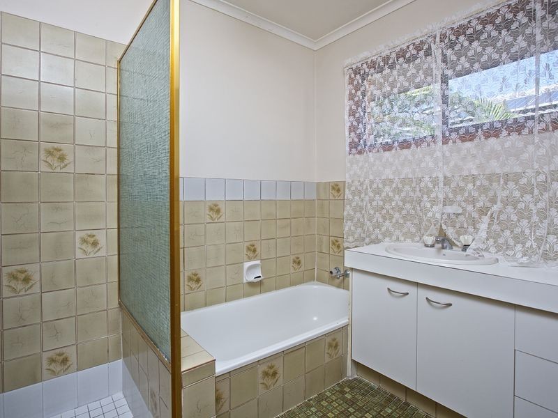 4 Menindee Avenue, Coombabah QLD 4216