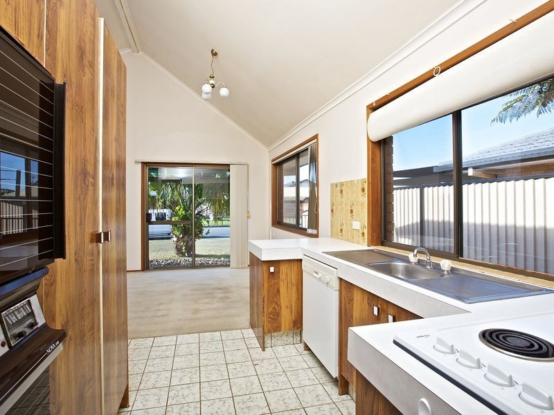 4 Menindee Avenue, Coombabah QLD 4216