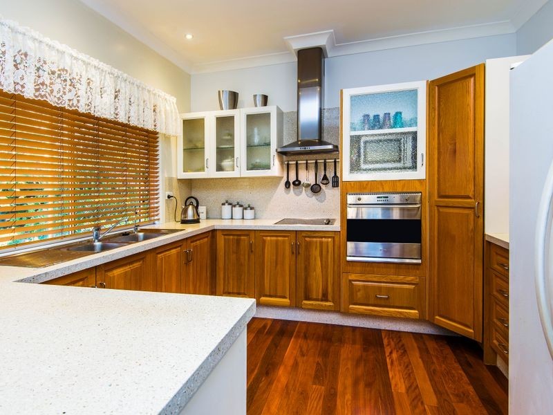 8 Iragana Street, Hope Island QLD 4212