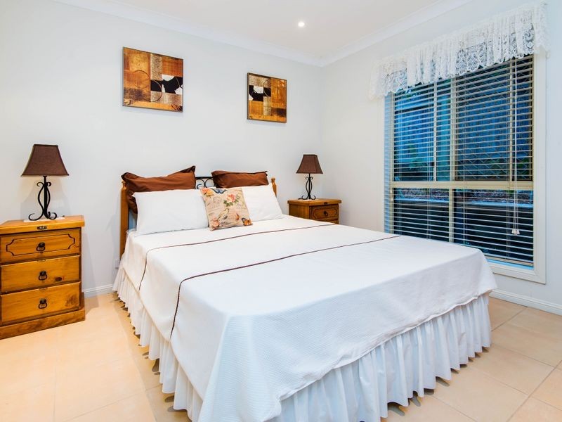 8 Iragana Street, Hope Island QLD 4212