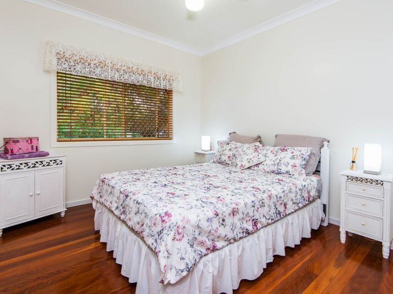 8 Iragana Street, Hope Island QLD 4212