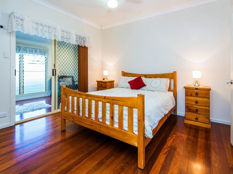 8 Iragana Street, Hope Island QLD 4212