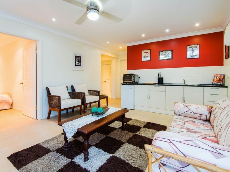 8 Iragana Street, Hope Island QLD 4212