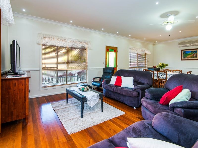 8 Iragana Street, Hope Island QLD 4212