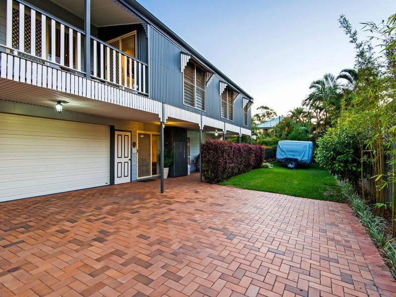 8 Iragana Street, Hope Island QLD 4212