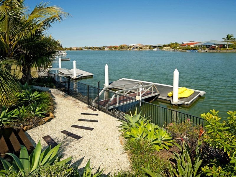 64 The Peninsula, Helensvale QLD 4212