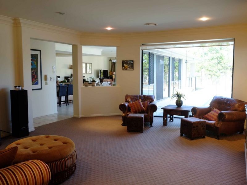 27 Calmwater Crescent, Helensvale QLD 4212