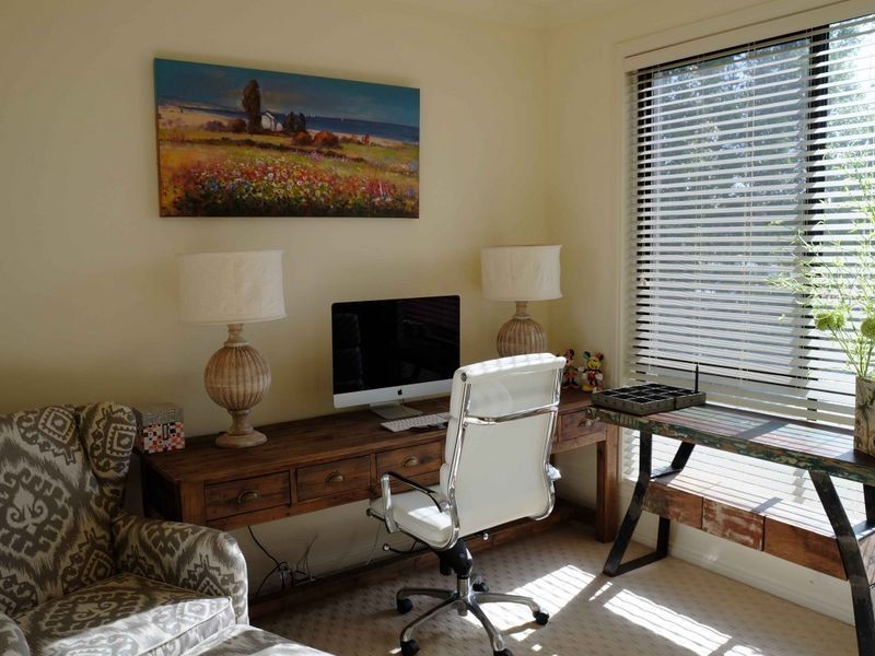 27 Calmwater Crescent, Helensvale QLD 4212