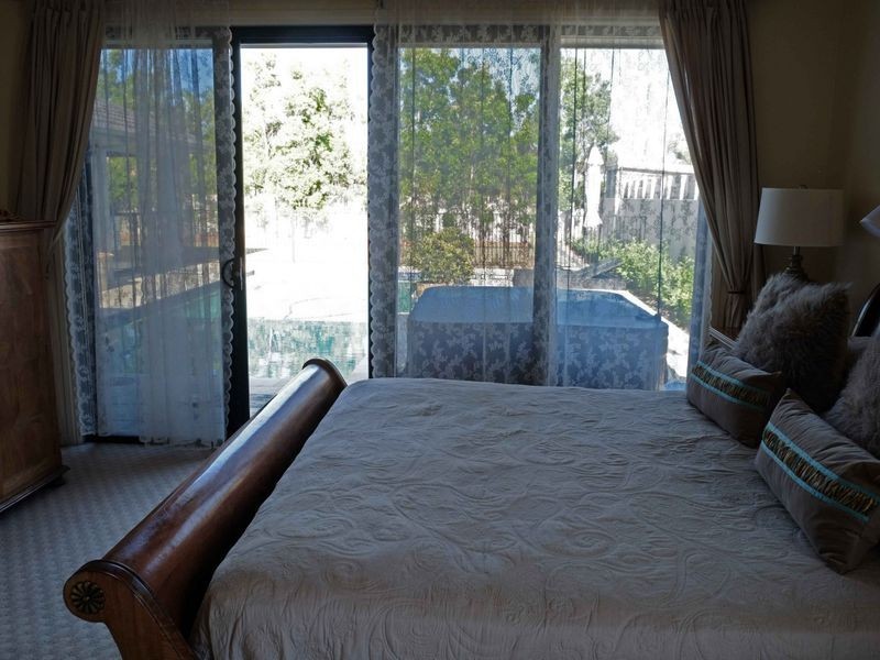 27 Calmwater Crescent, Helensvale QLD 4212