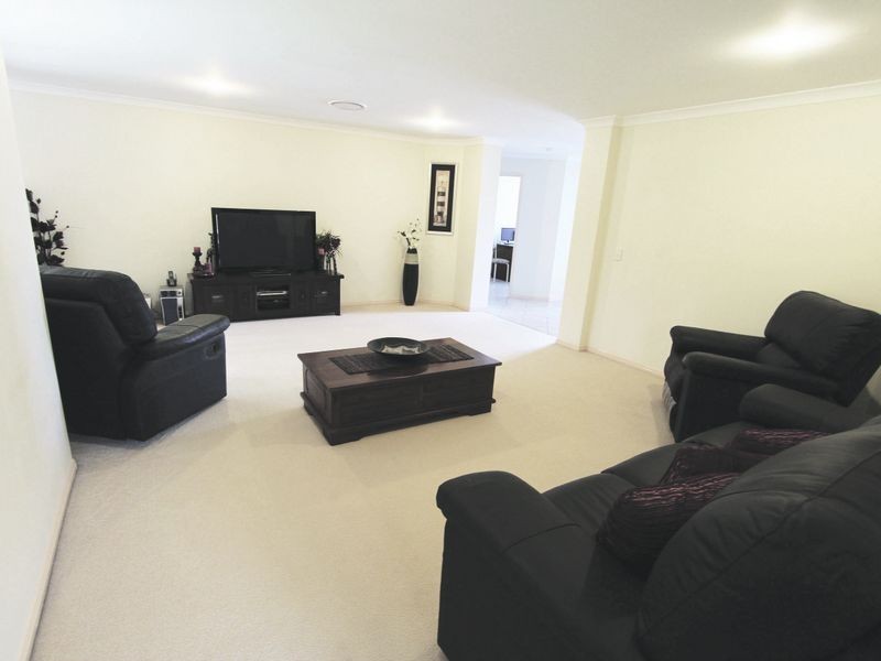 42 Burrinjuck Drive, Coombabah QLD 4216