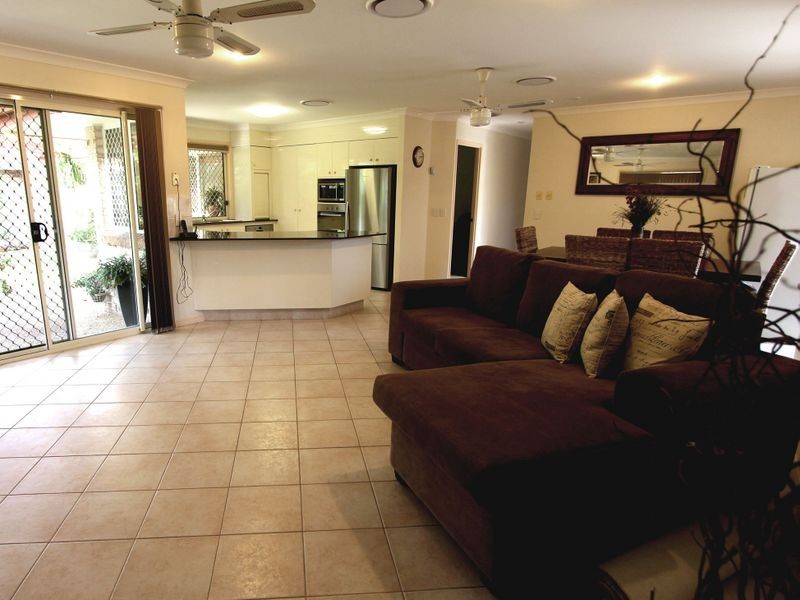 42 Burrinjuck Drive, Coombabah QLD 4216