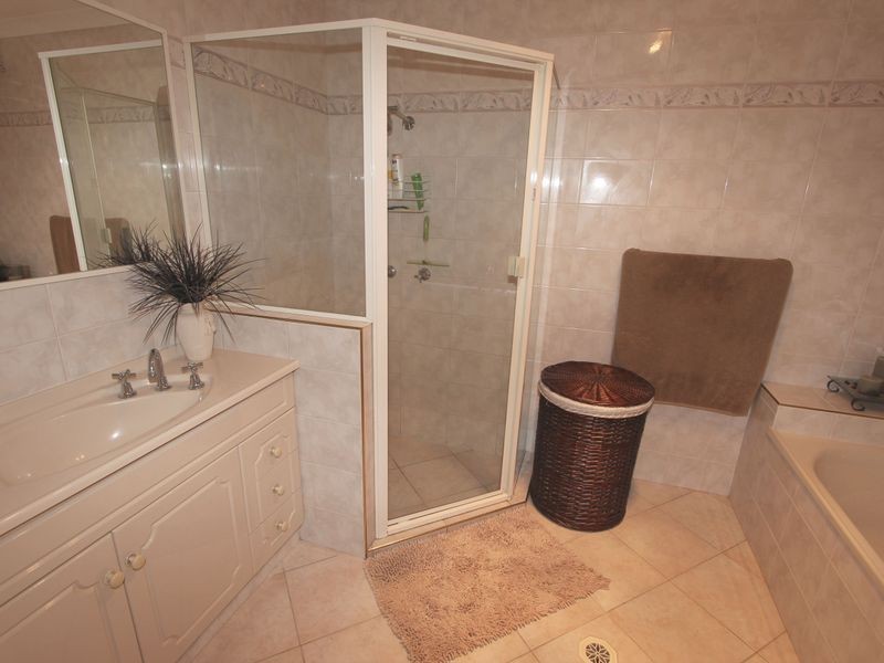 42 Burrinjuck Drive, Coombabah QLD 4216