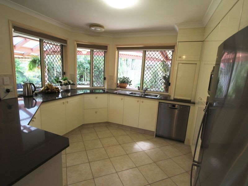 42 Burrinjuck Drive, Coombabah QLD 4216