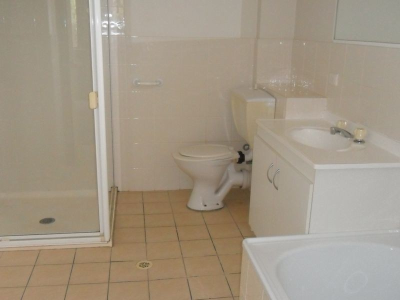 2/145 Government Road, Labrador QLD 4215